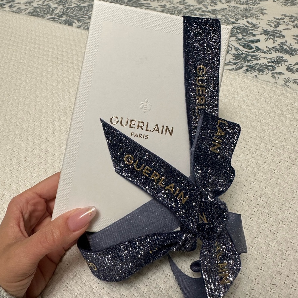 Guerlain Holiday Box and Ribbon - Picture 2 of 3